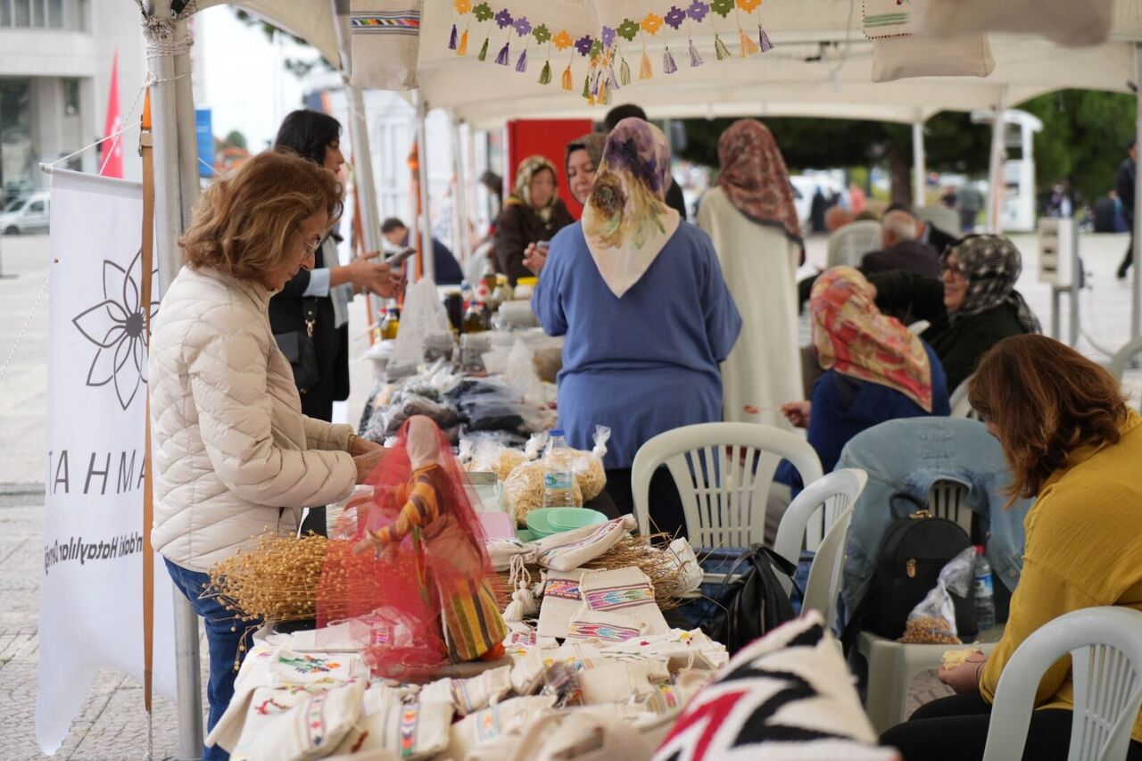 Samsun Cumhuriyet Meydanı hemşehri dernekleri ile şenlendi