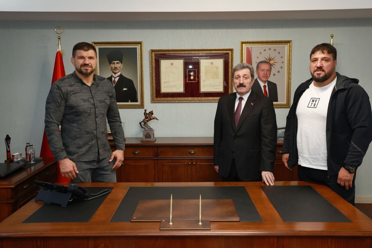 Samsunlu pehlivanlardan Vali Tavlı'ya ziyaret 