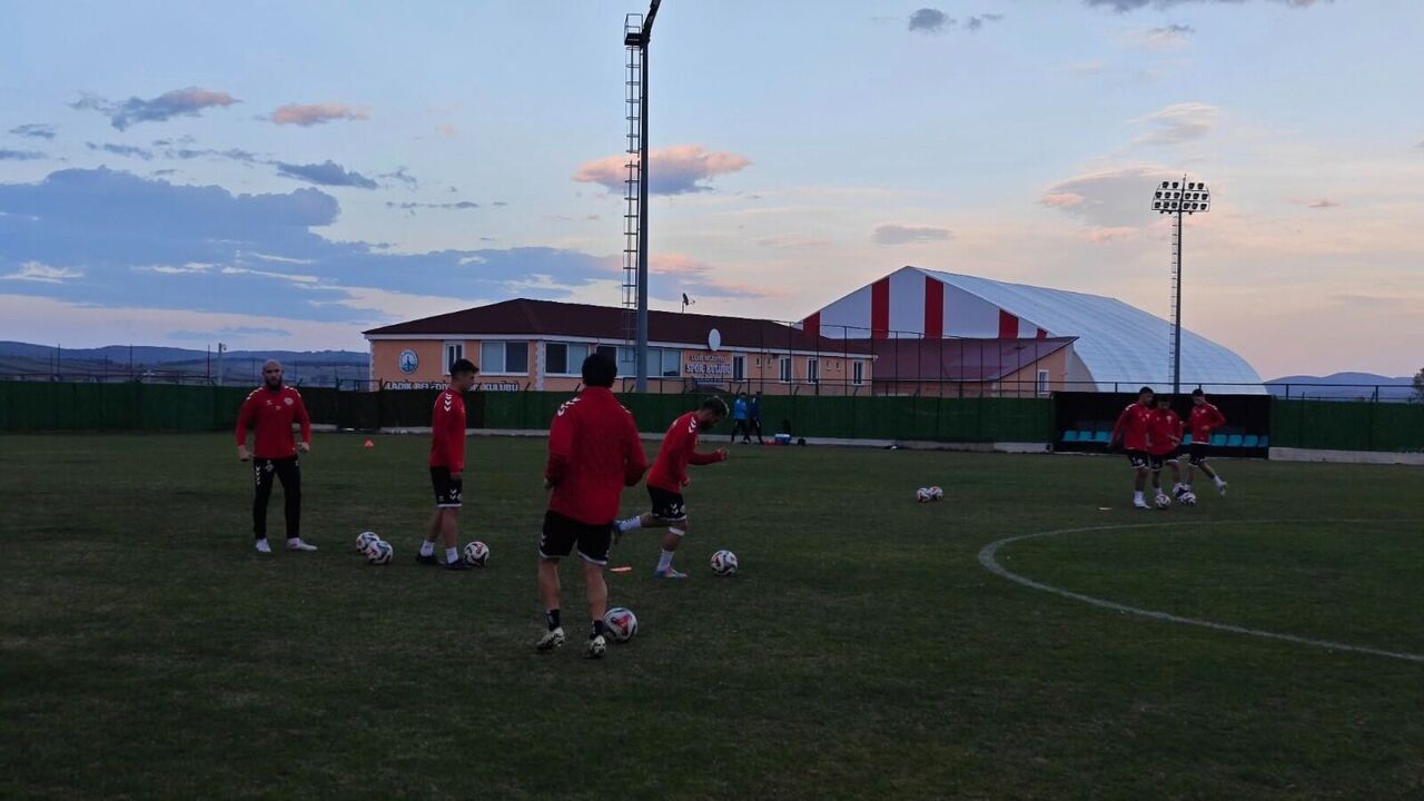 Ladik Belediyespor çalışmalarına devam ediyor