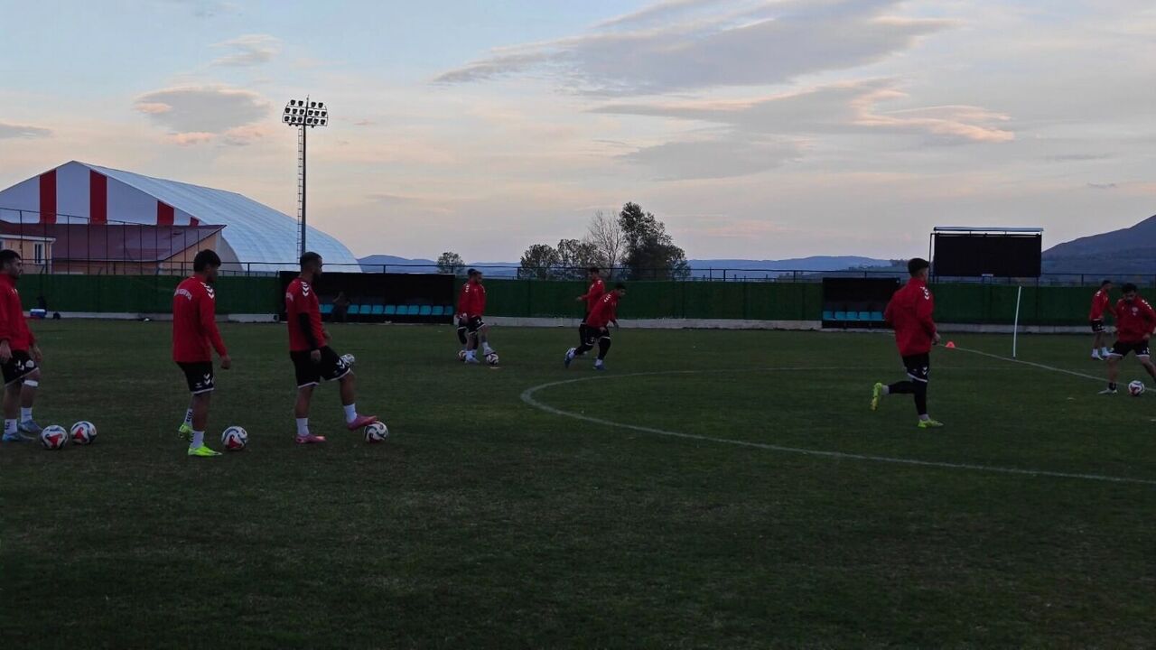Ladik Belediyespor çalışmalarına devam ediyor