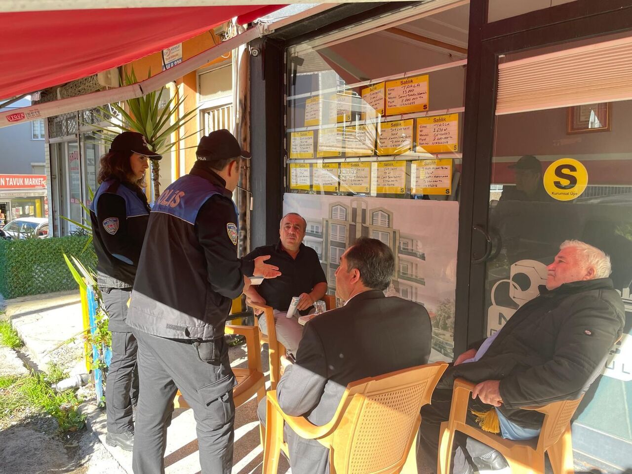 Canik'te polis ekiplerinden güvenlik eğitimi