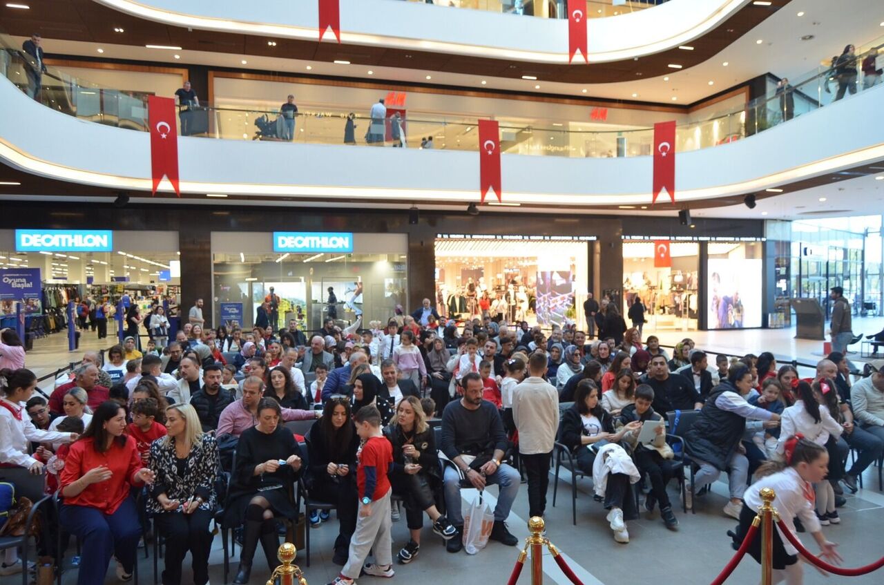 Samsun Zorlu Eğitim Kurumları'ndan şahane kutlama