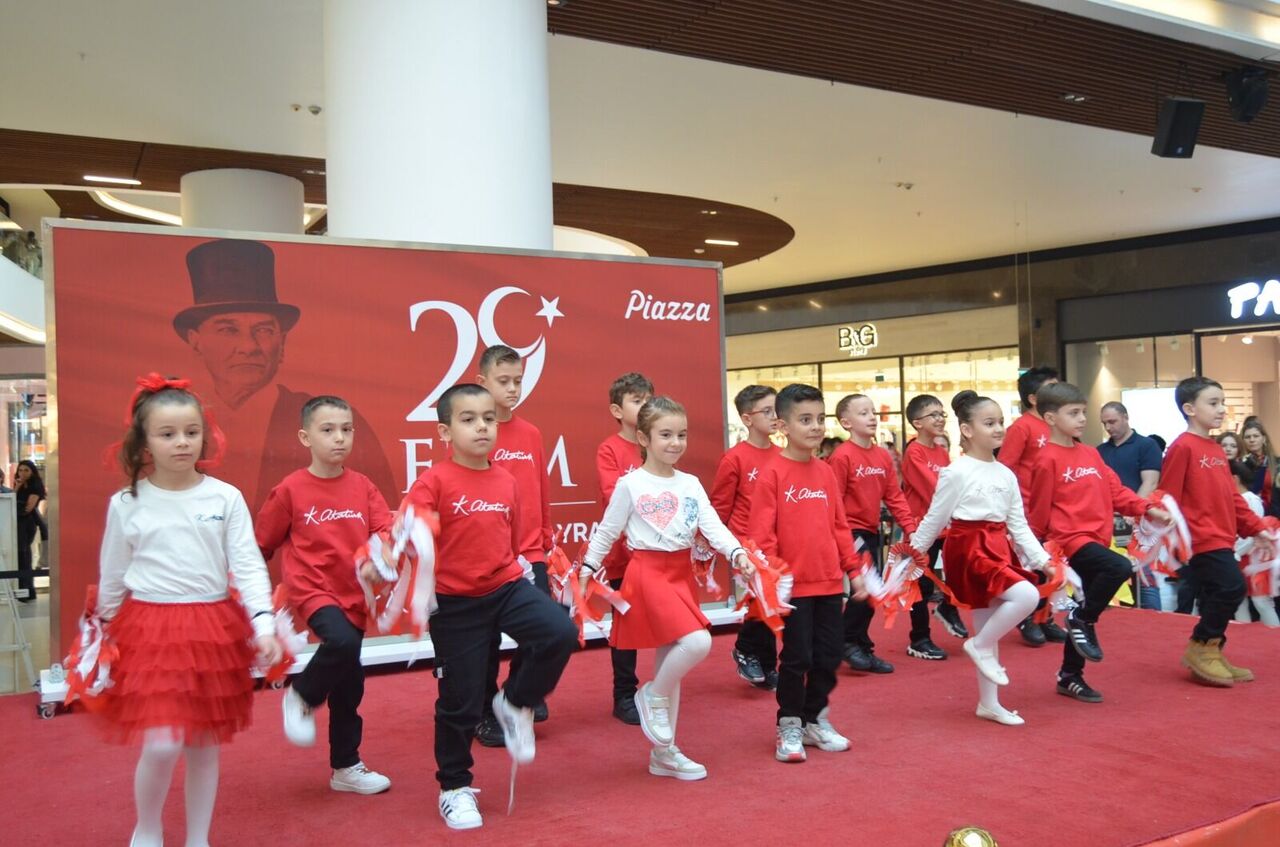 Samsun Zorlu Eğitim Kurumları'ndan şahane kutlama