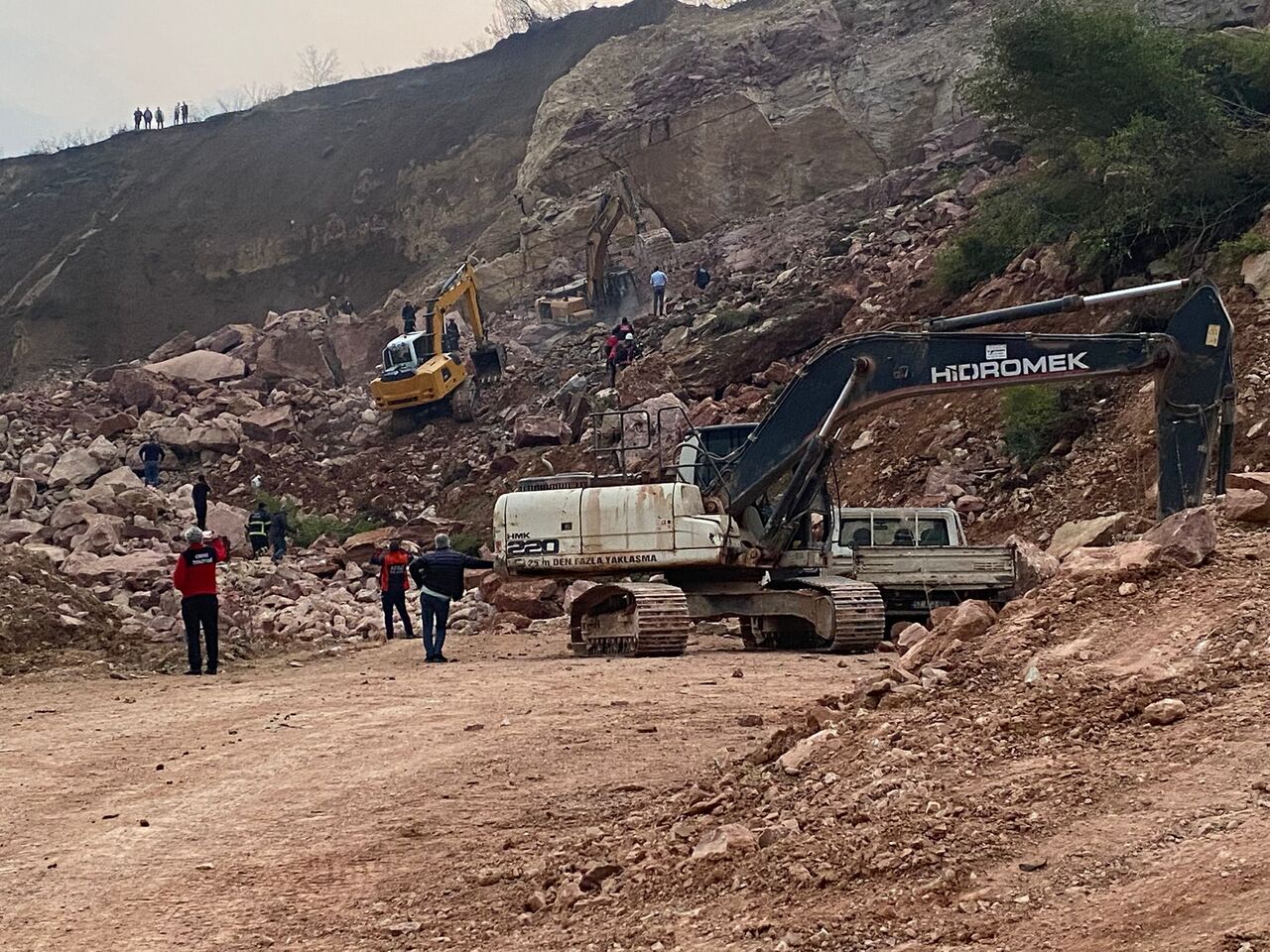 Karadeniz'de panik dolu anlar: Taş ocağı şantiyesinde göçük!