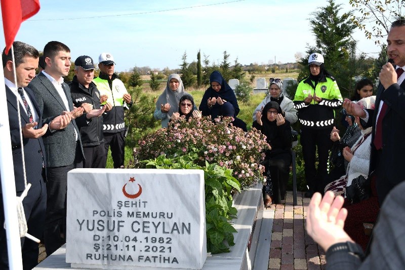 Samsunlu şehit polis Yusuf Ceylan, mezarı başında anıldı