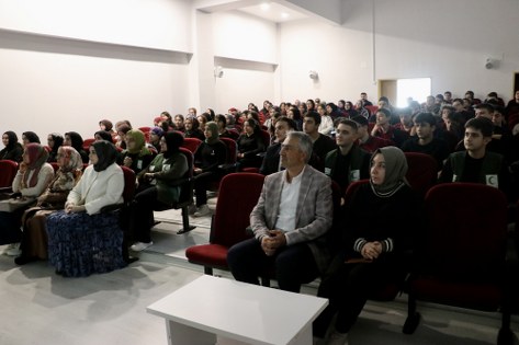 Samsun'da Yeşilay öğrencilere dijital riskleri anlattı 