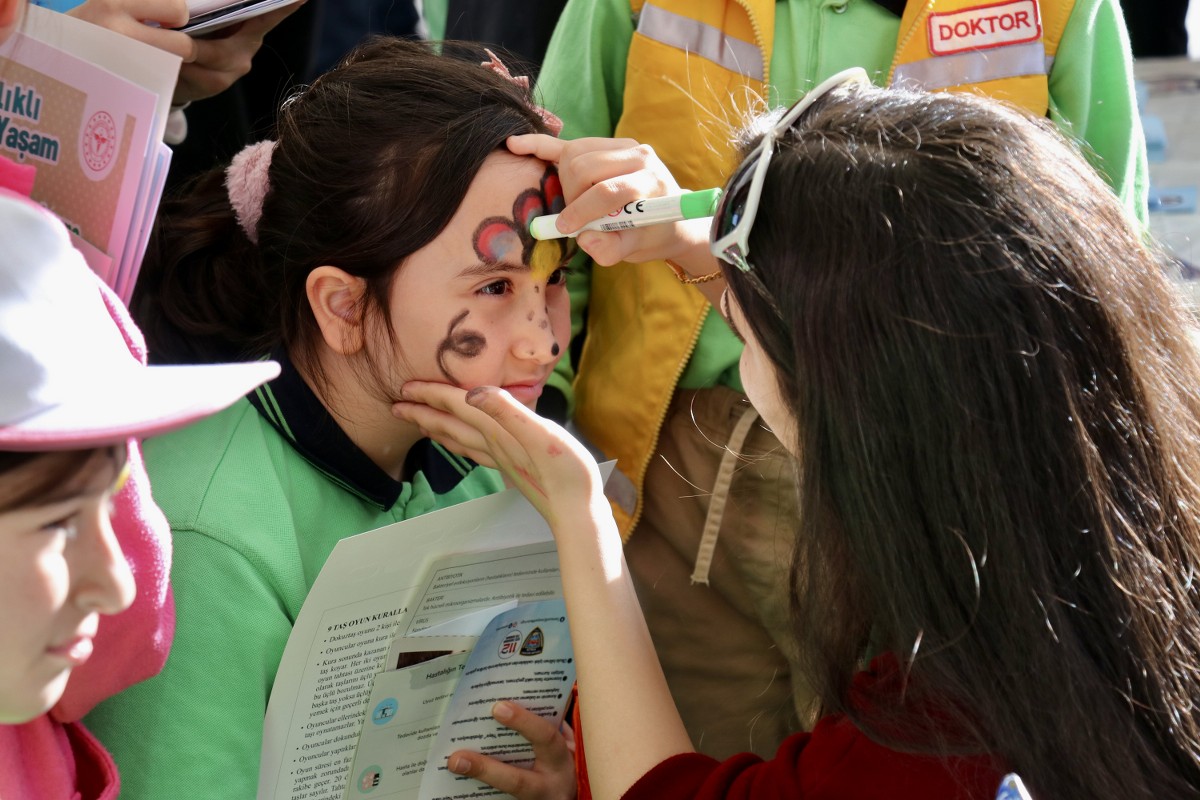 A A 20251128 39838257 39838254 S A M S U N D A M I N I K S A G L I K E L C I L E R I A R K A D A S L A R I N A S A G L I K L I Y A S A M I O G R E T T I 1200X800