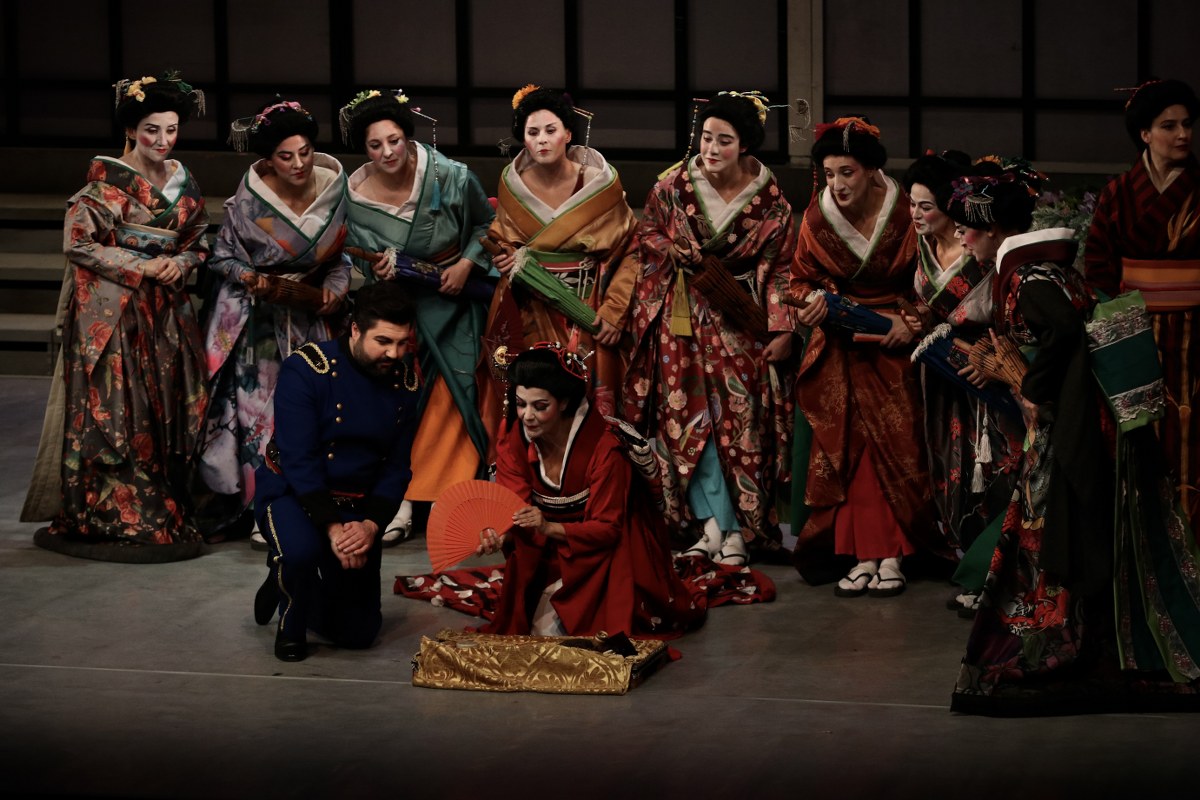 A A 20251129 39847670 39847666 S A M S U N D E V L E T O P E R A V E B A L E S I M A D A M A B U T T E R F L Y O P E R A S I N I S A H N E L E D I 1200X800