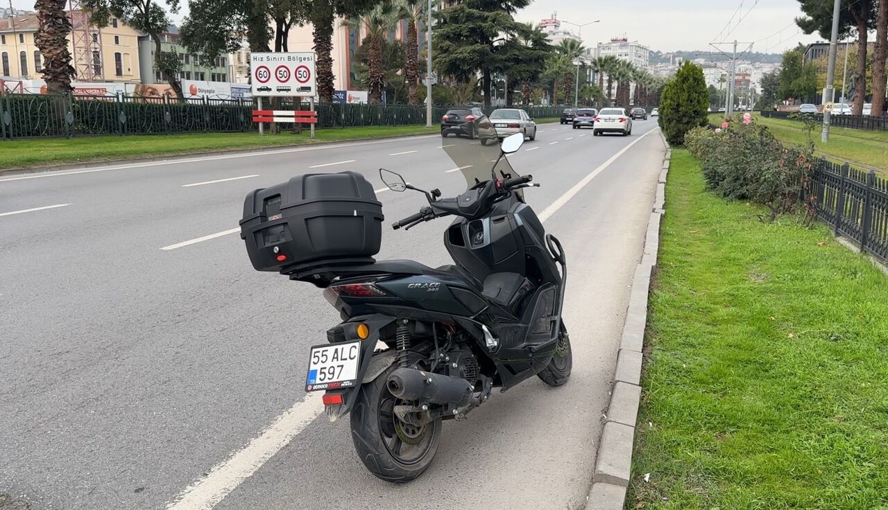 Samsun'da motosiklet sürücüsü metrelerce sürüklendi!