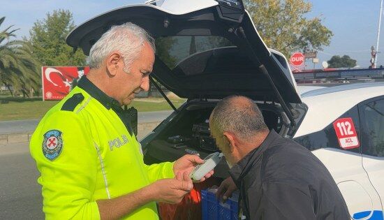 Samsun'da ani fren kazası: Araç hurdaya döndü