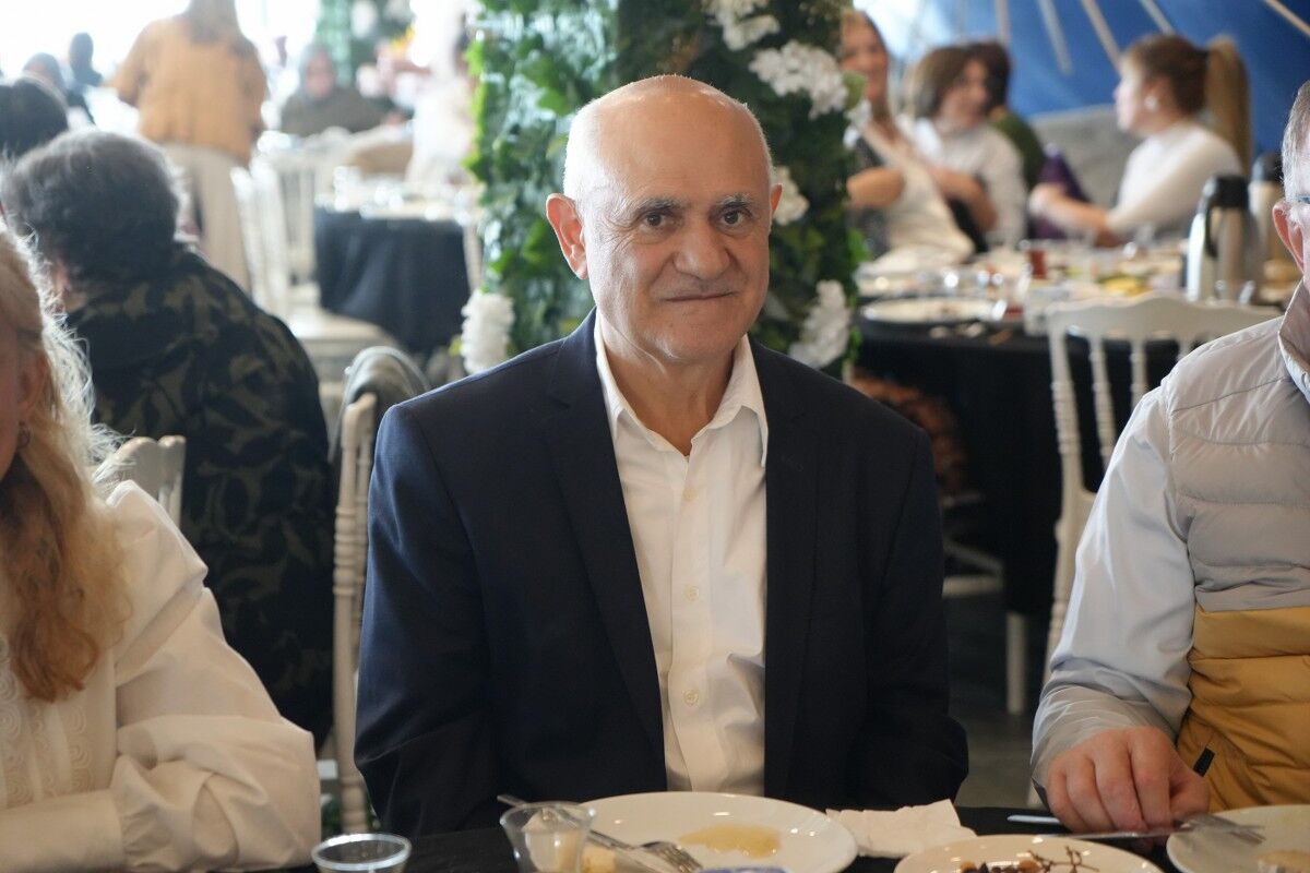 A W575449 02 1200X800