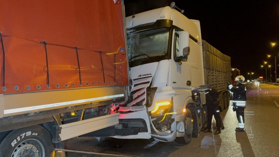 Samsun Kavak'ta tırlar çarpıştı! 