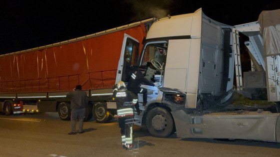 Samsun Kavak'ta tırlar çarpıştı! 