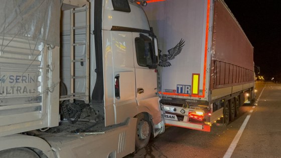 Samsun Kavak'ta tırlar çarpıştı! 