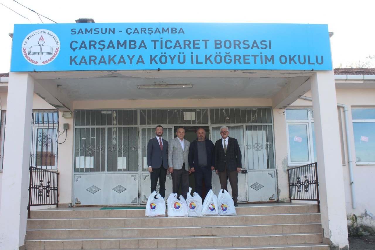 A W582445 02 1280X853