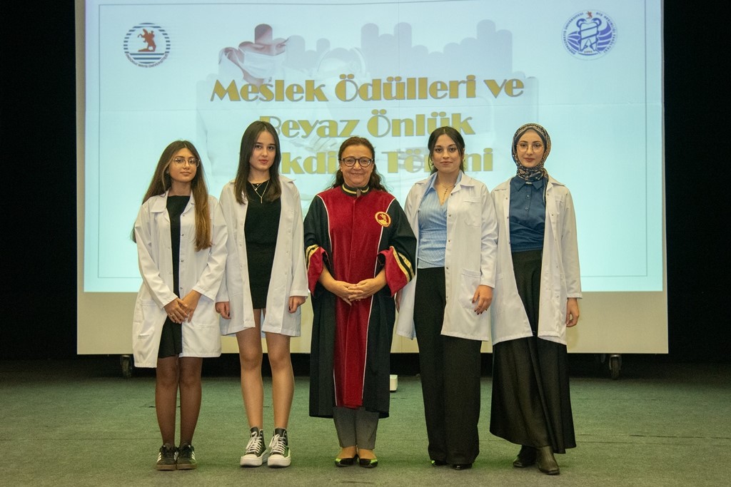 OMÜ'de beyaz önlük töreni ve 25. yıl gururu