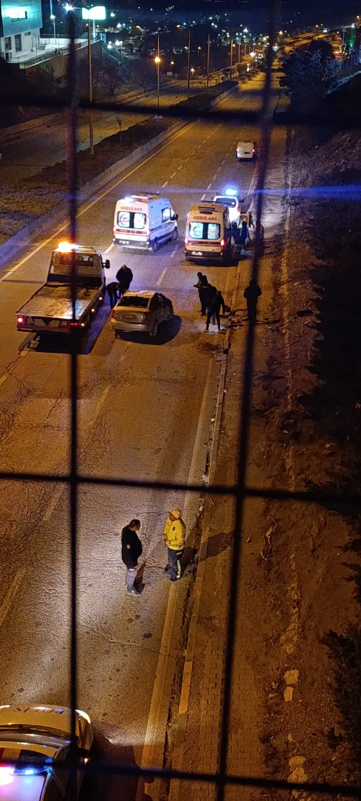 Samsun-Ankara yolunda kaza: Kaldırıma çarpıp devrildi