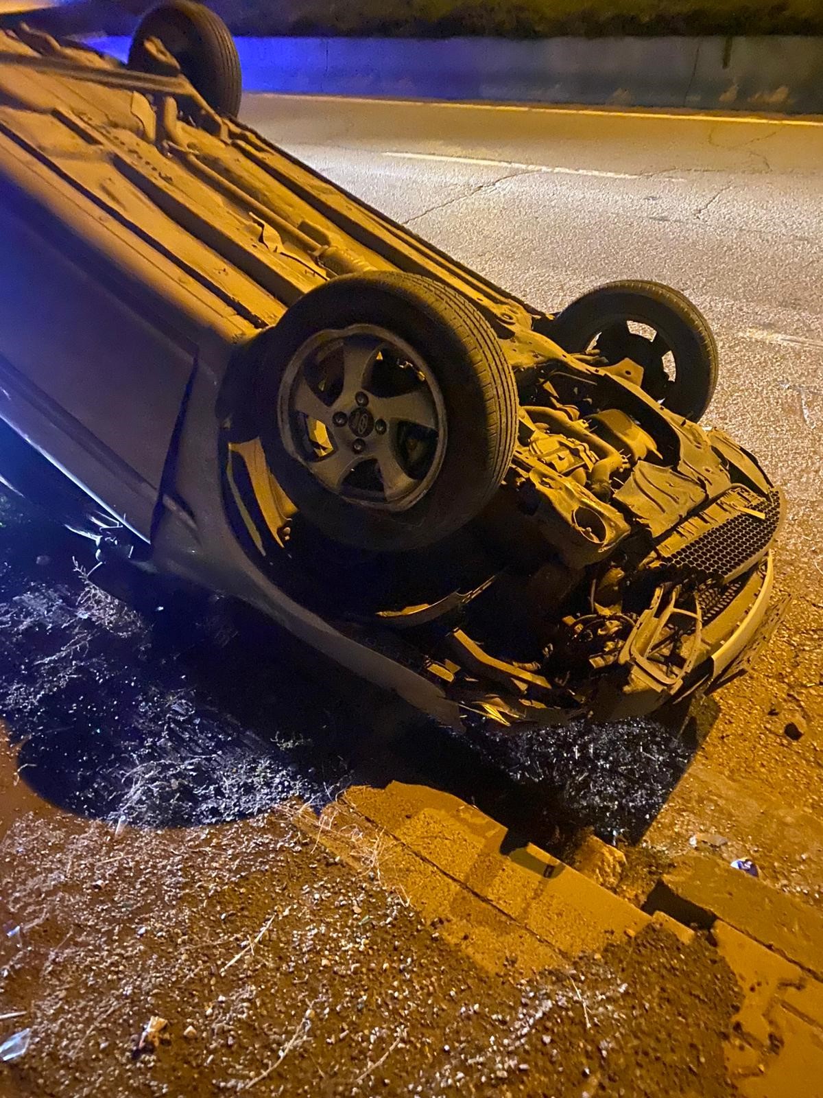 Samsun-Ankara yolunda kaza: Kaldırıma çarpıp devrildi