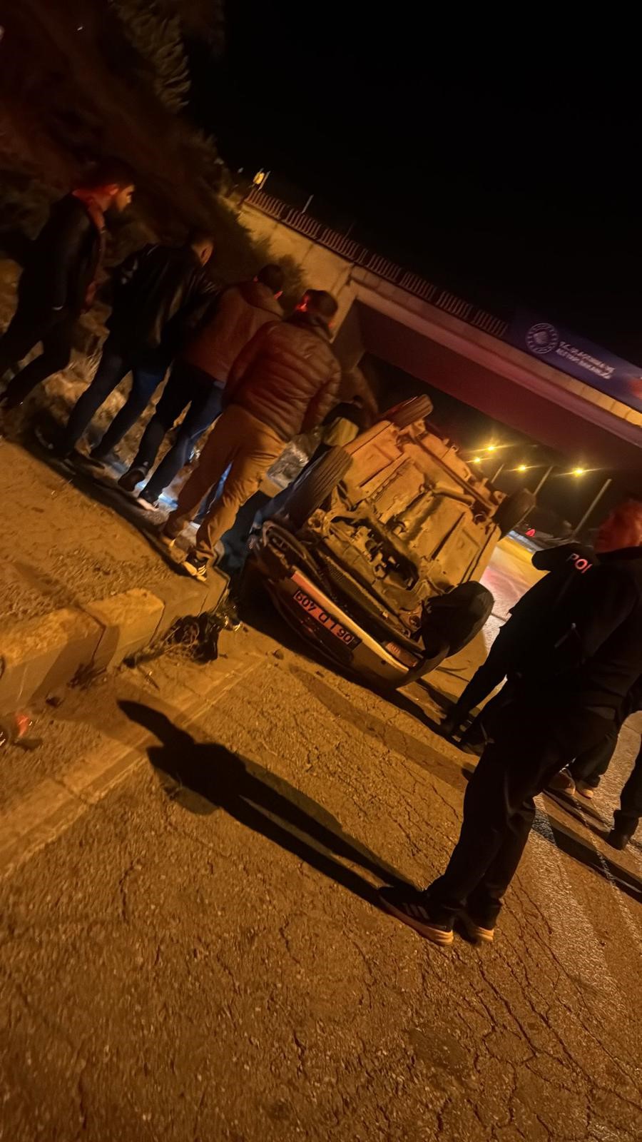 Samsun-Ankara yolunda kaza: Kaldırıma çarpıp devrildi