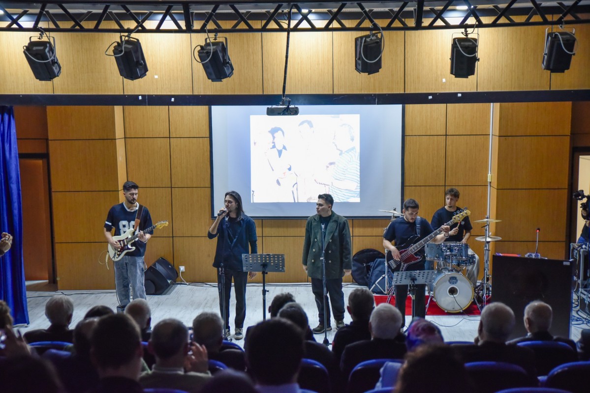 A W586125 03 1199X800