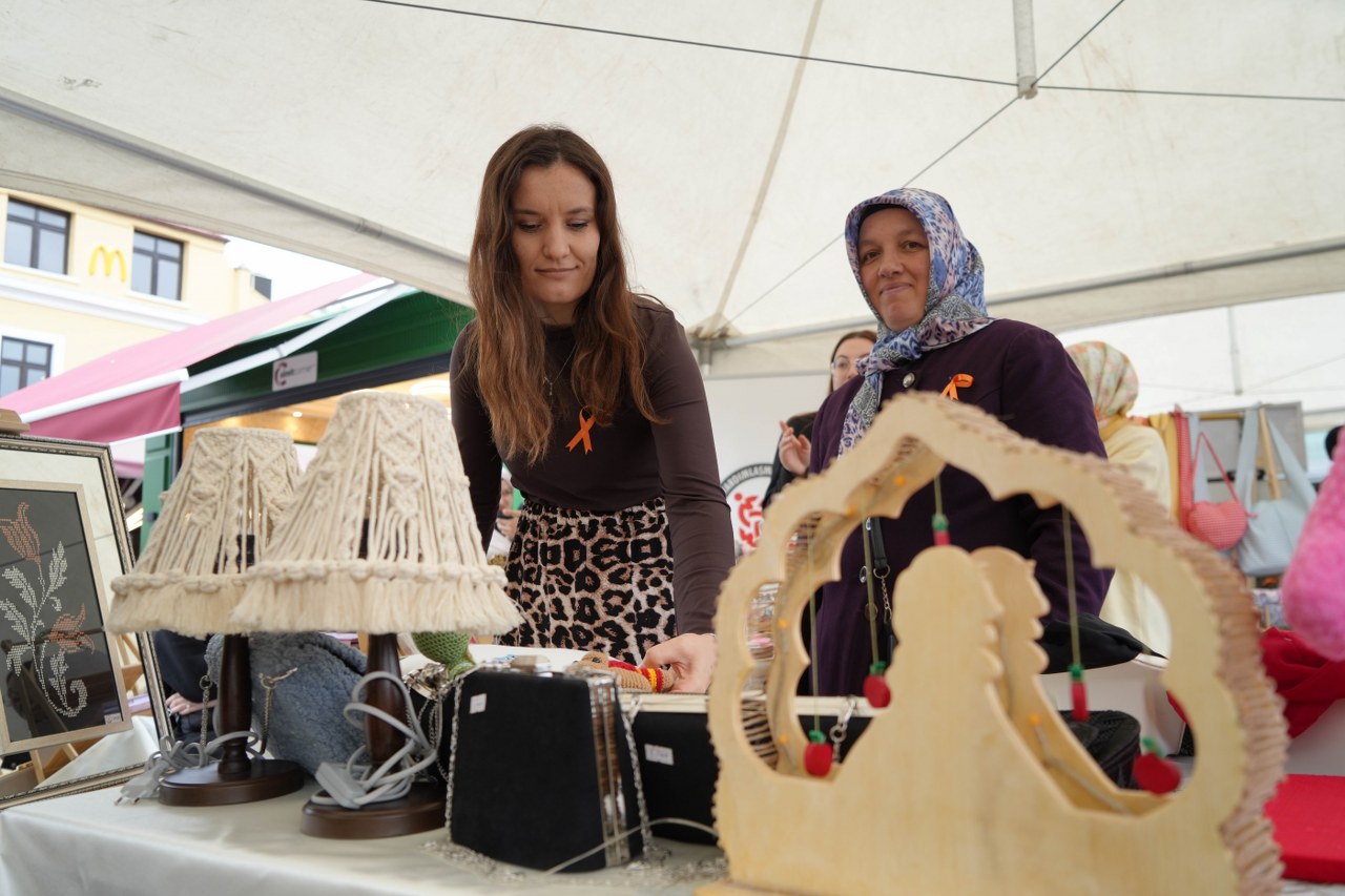 A W586475 05 1280X853