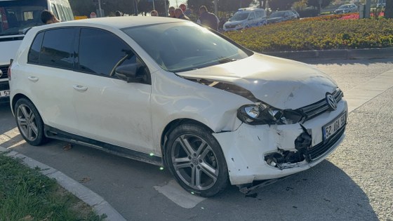 Samsun Fuar Caddesi'nde minibüs ile otomobil çarpıştı! 