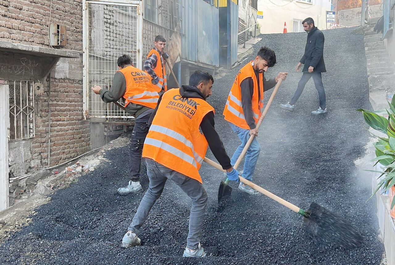 Canik Belediyesi’nden yoğun mesai: Yollar yenileniyor
