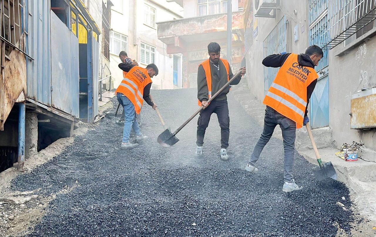 Canik Belediyesi’nden yoğun mesai: Yollar yenileniyor