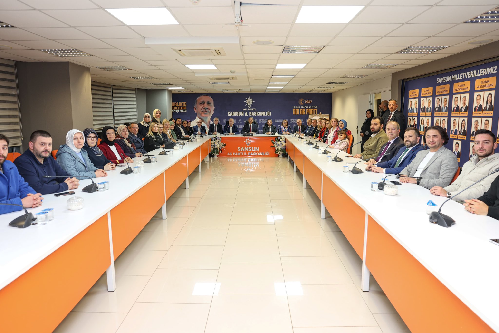 AK Parti Samsun’da yerel tönetim vizyonunu masaya yatırdı