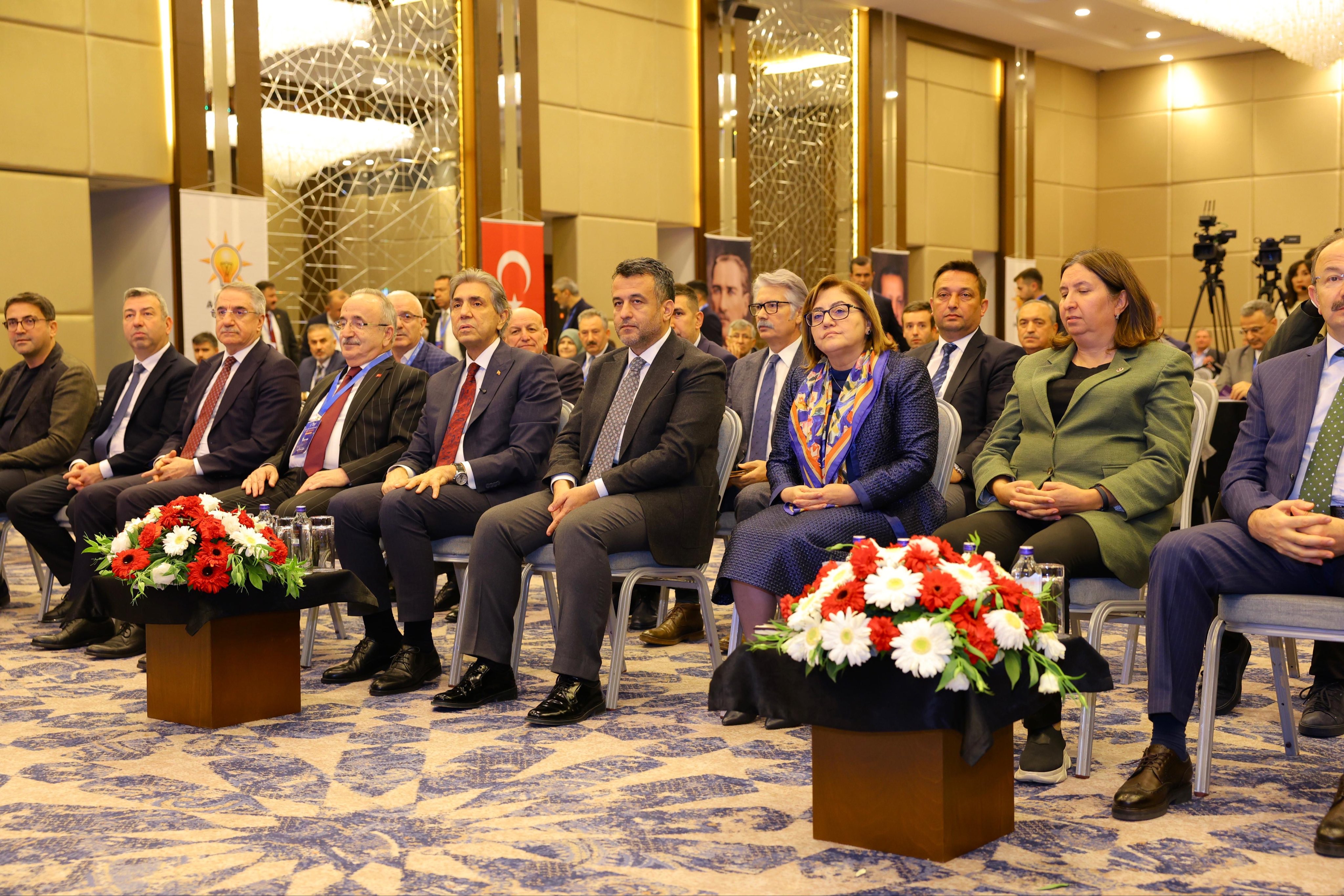 AK Parti Samsun’da yerel tönetim vizyonunu masaya yatırdı