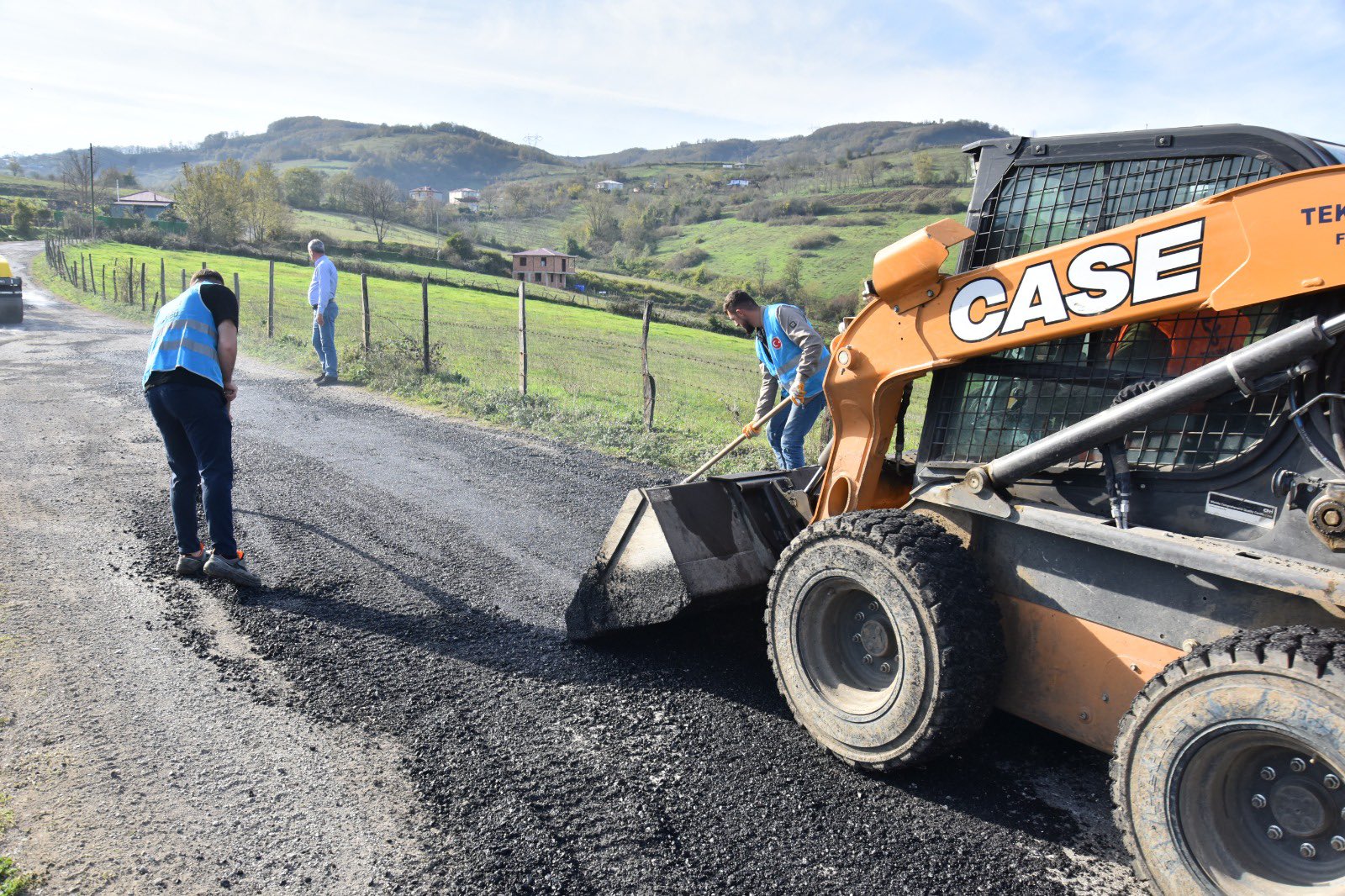 Tekkeköy’de yollar onarılıyor