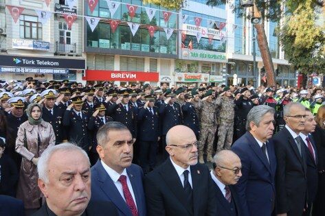 Samsun Ata'yı andı: Saat 9'u 5 geçe hayat durdu