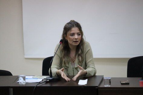 Gazeteci Ayşe Çolak OMÜ'de genç iletişimcilerle buluştu