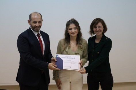 Gazeteci Ayşe Çolak OMÜ'de genç iletişimcilerle buluştu