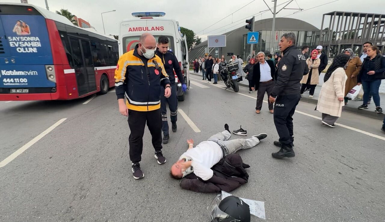 Samsun'da motosiklet sürücüsü metrelerce sürüklendi!