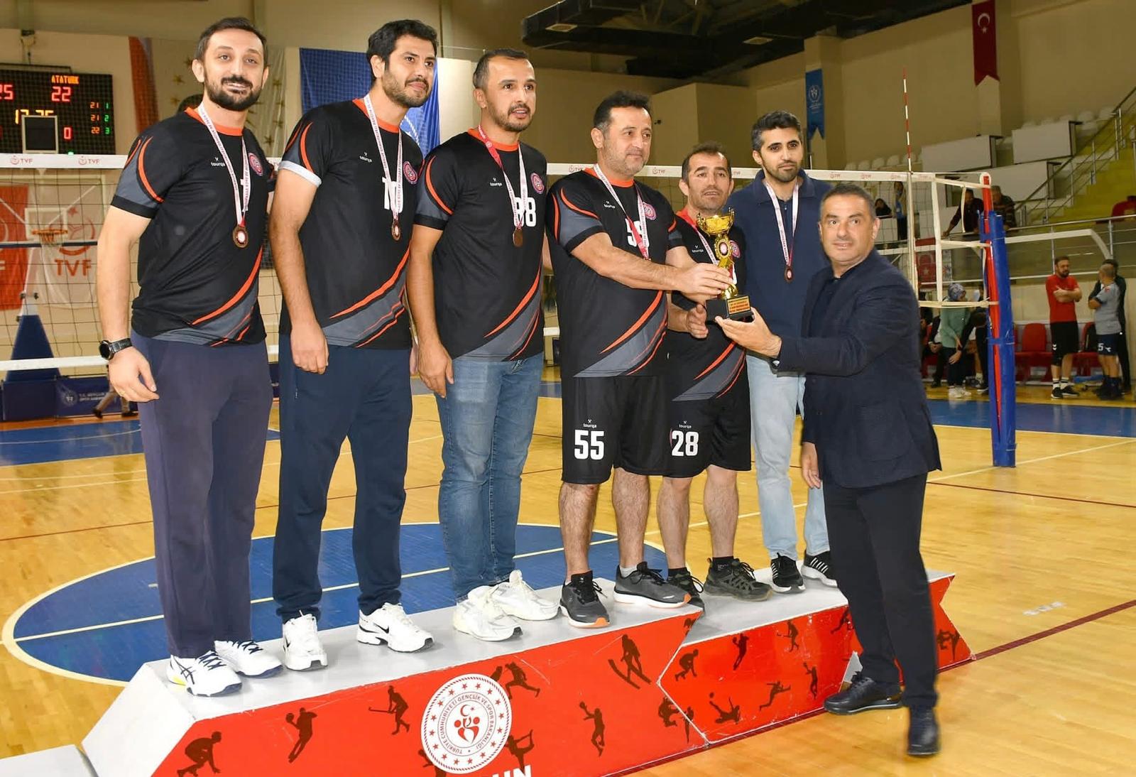 Çarşamba’da voleybolda şampiyon Gökçeçakmak oldu
