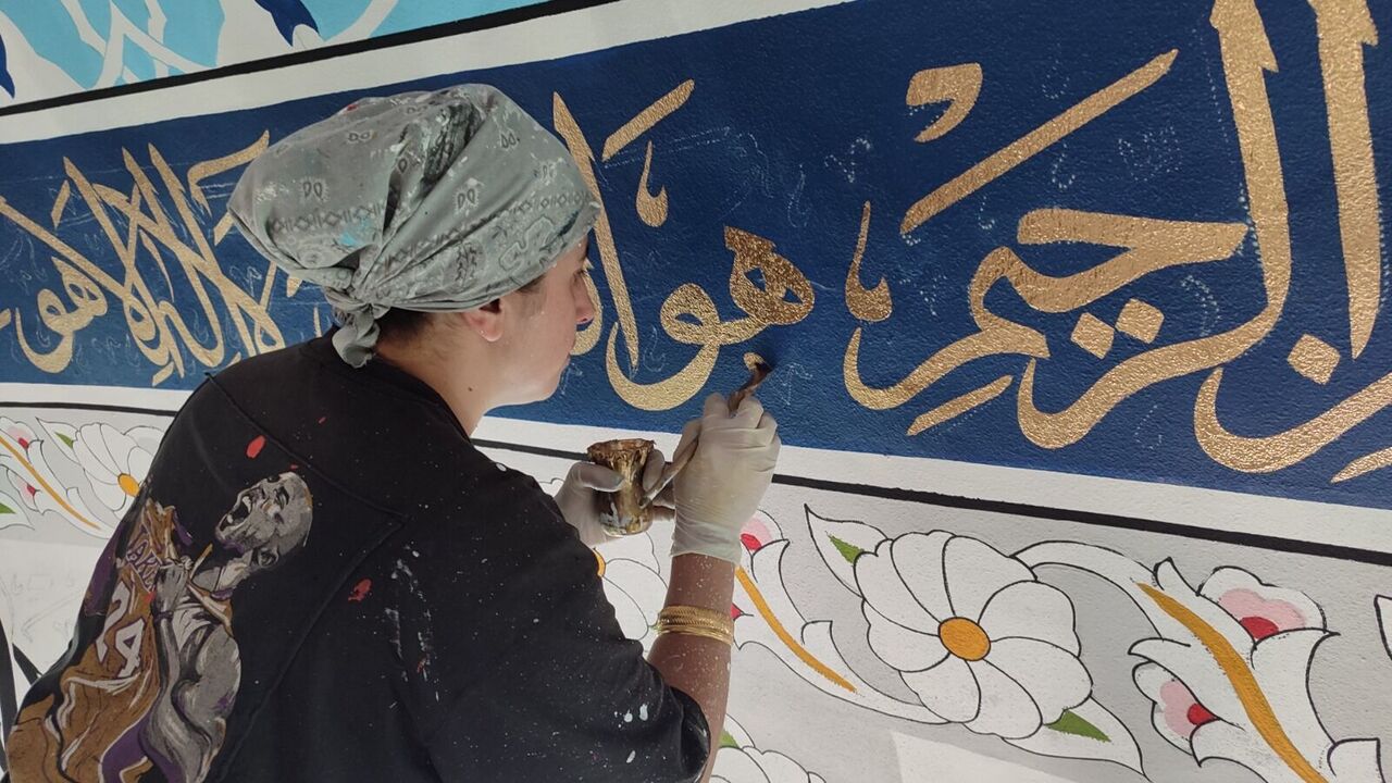 Samsun'da kadın nakkaşlar camilerin duvarlarını süslüyor