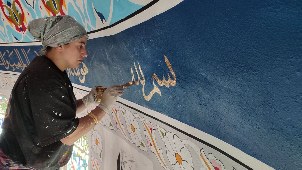 Samsun'da kadın nakkaşlar camilerin duvarlarını süslüyor