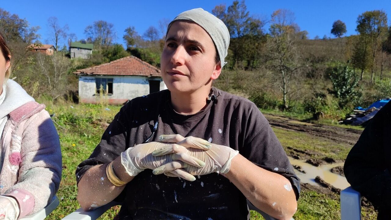 Samsun'da kadın nakkaşlar camilerin duvarlarını süslüyor