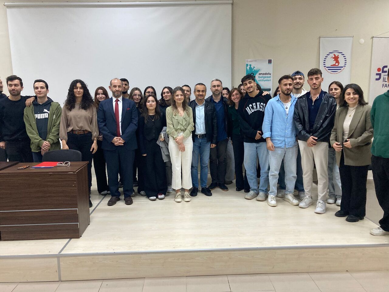 Gazeteci Ayşe Çolak OMÜ'de geleceğin gazetecileriyle buluştu