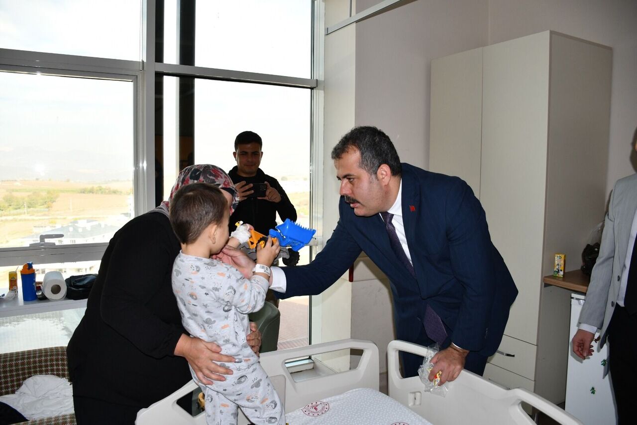 Vezirköprü Devlet Hastanesi'nde çocuklara moral etkinliği