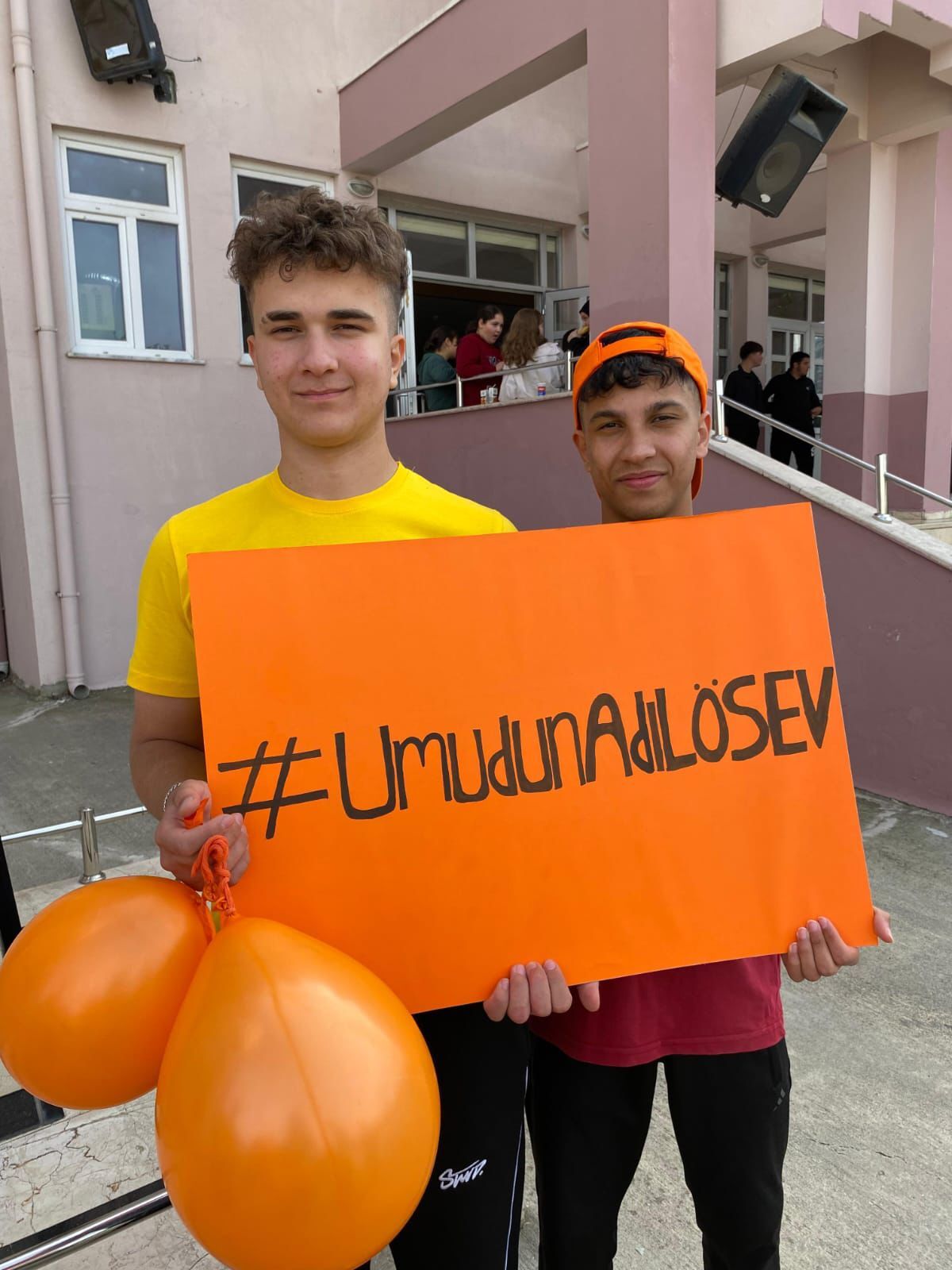 Umudun rengi turuncu: Samsun liselilerden dayanışma mesajı 