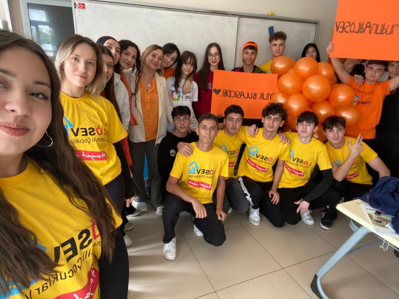 Umudun rengi turuncu: Samsun liselilerden dayanışma mesajı 