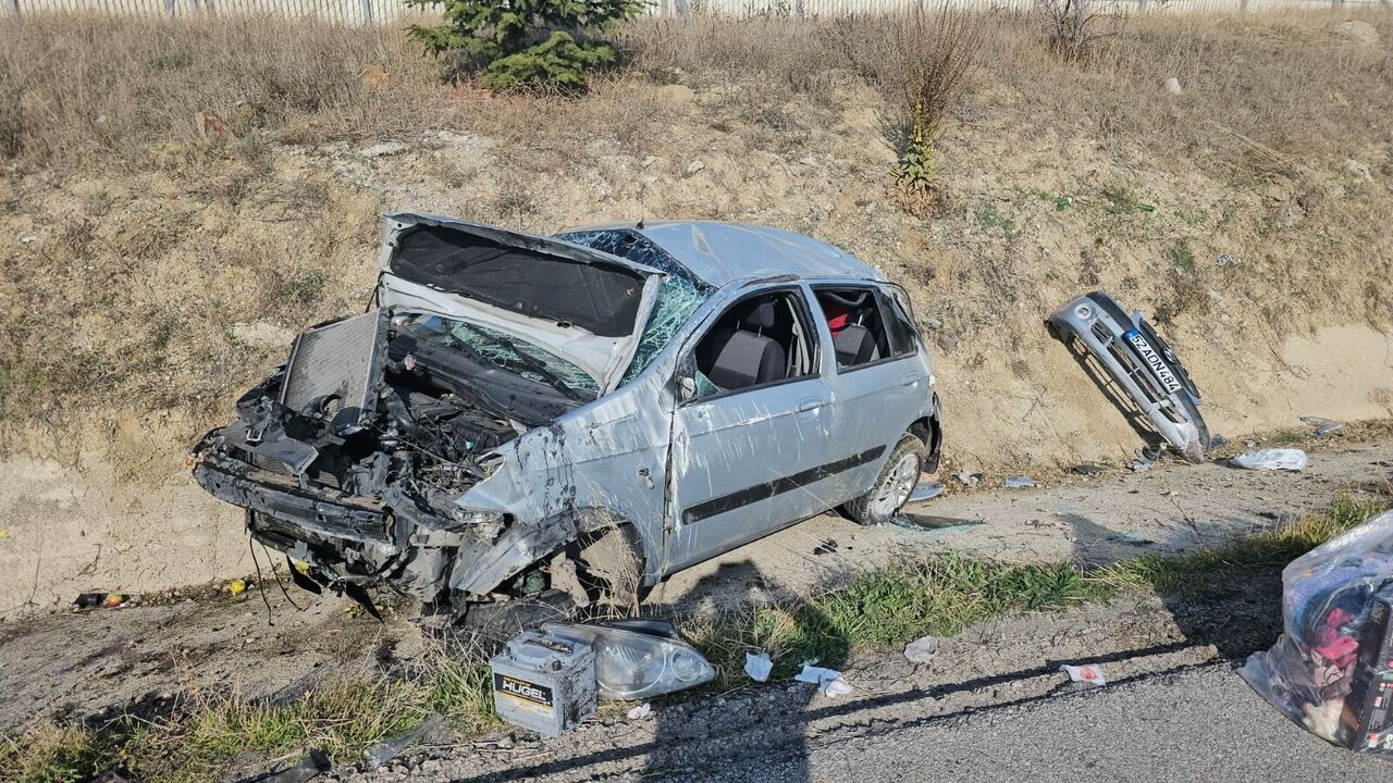 Samsun yolunda feci kaza! Araçta sıkıştı