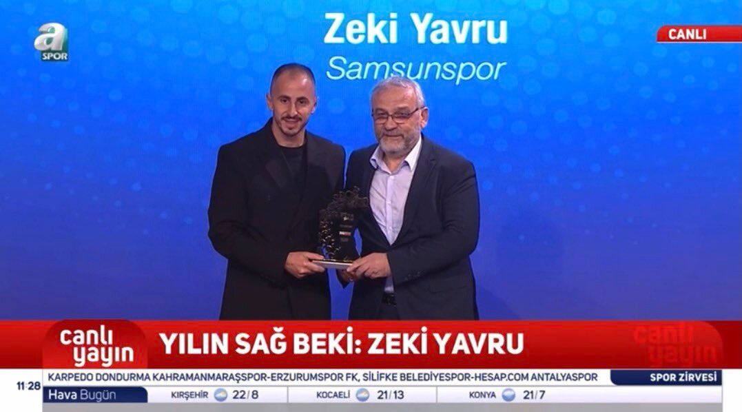 Samsunspor kaptanı Zeki Yavru'ya yılın sağ beki ödülü 