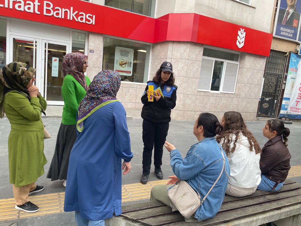 Tekkeköy’de esnaf ve vatandaşlara güvenlik bilgilendirmesi