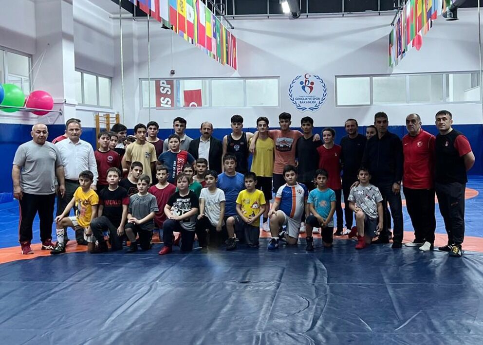 Samsun'da müdür Feyzullah Dereci sporcularla buluştu