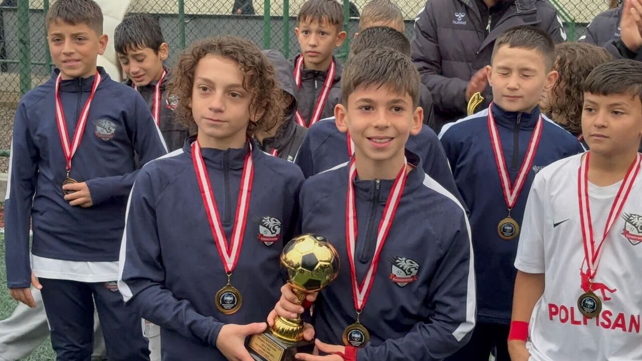 Kadıköyspor turnuvada şampiyon