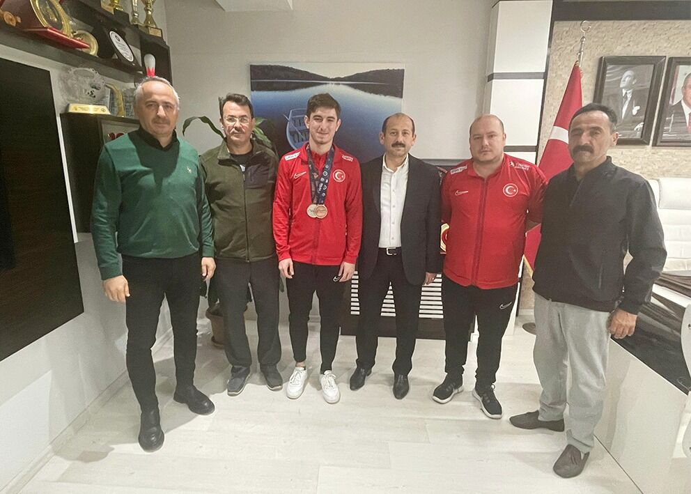 Müdür Feyzullah Dereci'den, Samsunlu sporcu Enes Burç'a tebrik