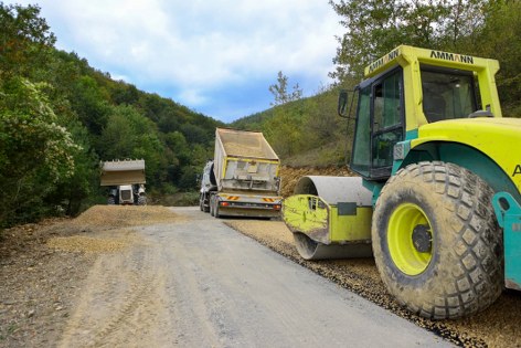 İlkadım'da 15 kırsal mahalleye yol yatırımı